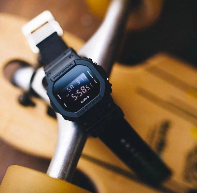Наручные часы  Casio  G-Shock Casio DW-5600BBN-1E (фото 9)