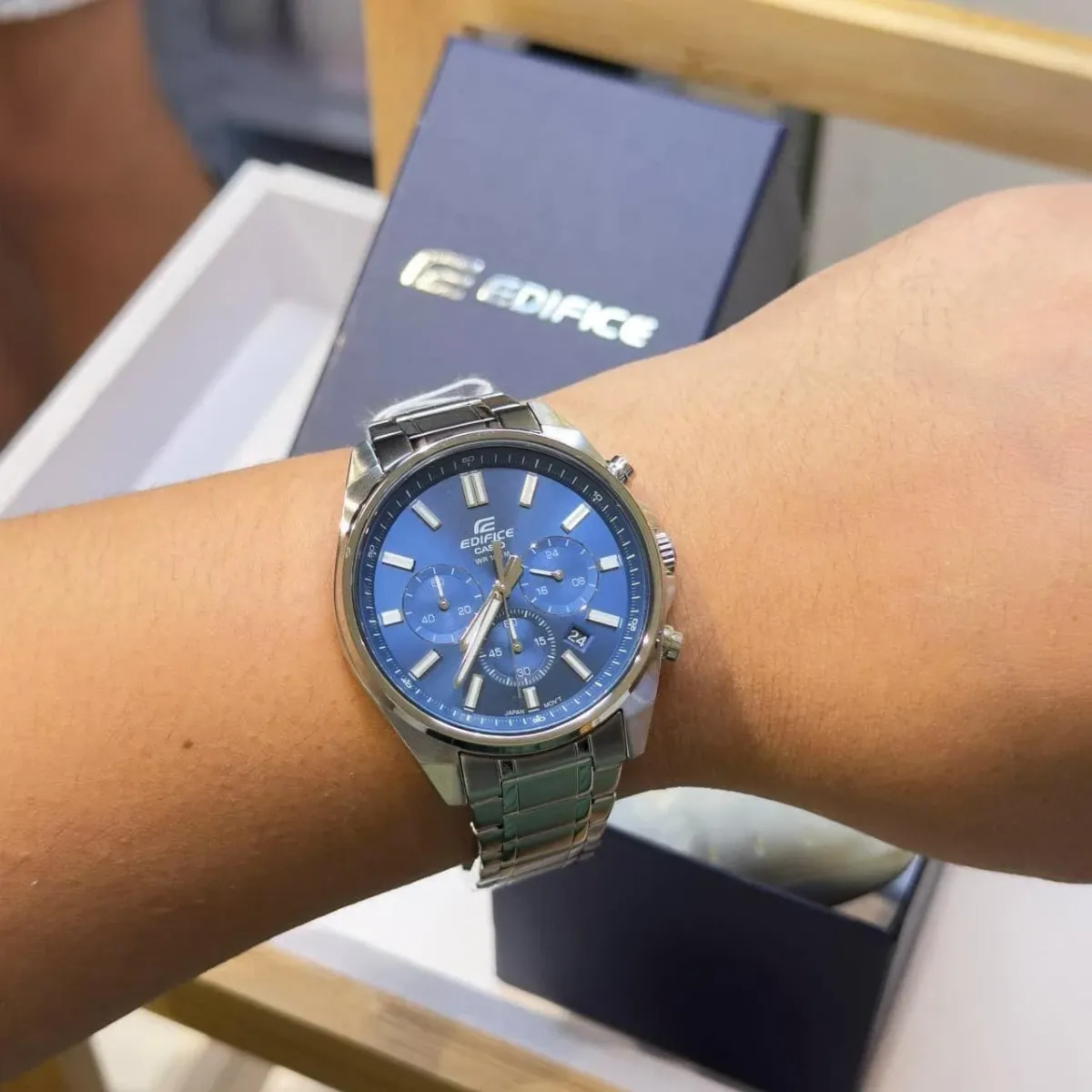 Часы  Casio  Edifice Casio EFV-650D-2A (фото 2)