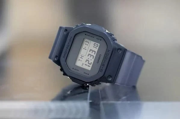 Часы  Casio  G-Shock Casio GM-5600MF-2E (фото 7)