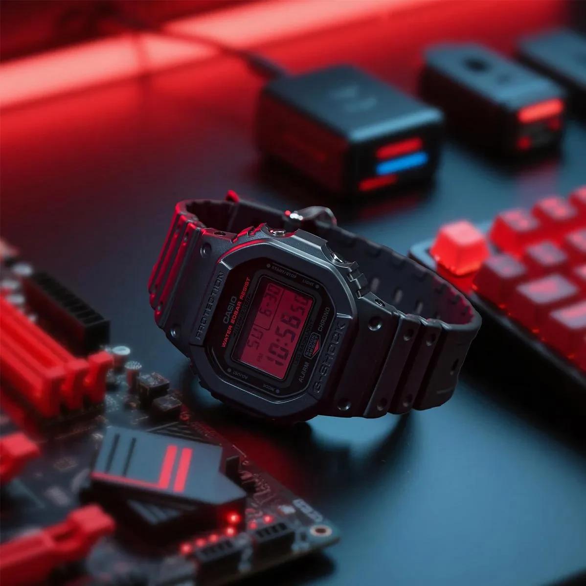 Часы  Casio  G-Shock Casio DW-5600BBR-1E (фото 3)