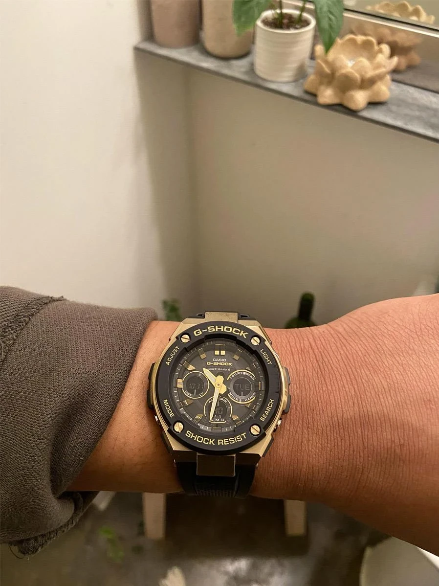 Часы  Casio  G-Shock Casio GST-W300G-1A9 (фото 6)