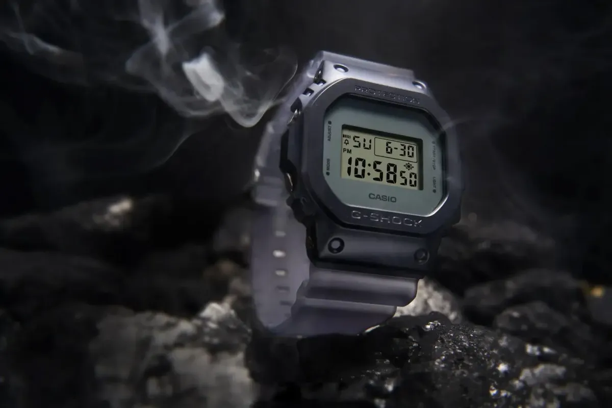 Часы  Casio  G-Shock Casio GM-5600MF-2E (фото 8)