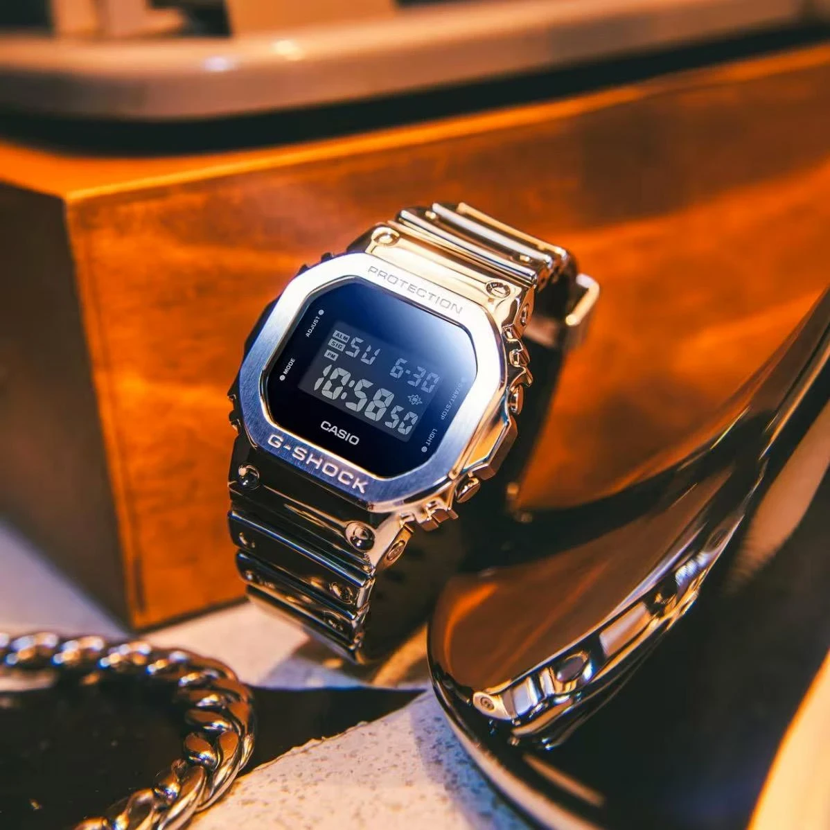Часы  Casio  G-Shock Casio GM-5600YM-8E (фото 3)