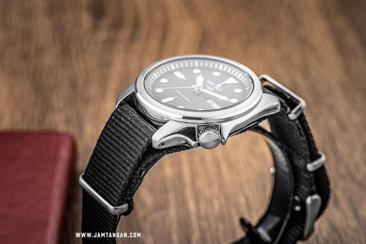 Наручные часы  Seiko  Seiko 5 Seiko SRPE67K1 (фото 2)