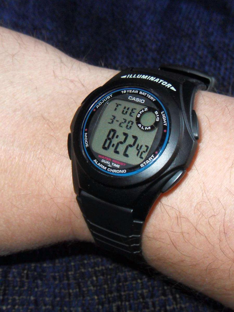 Наручные часы  Casio  Collection Casio F-200W-1A (фото 4)