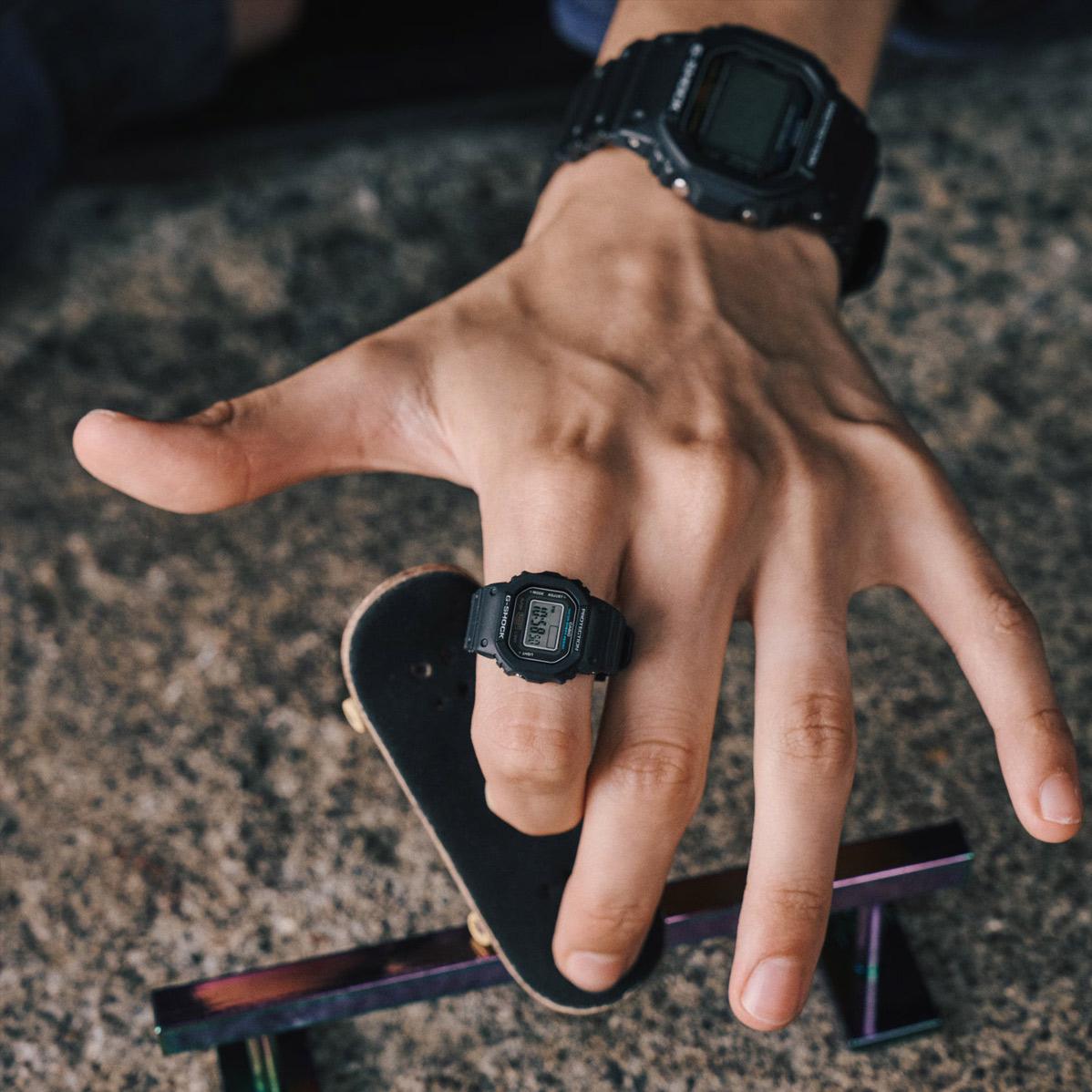 Наручные часы  Casio  G-Shock Casio DWN-5600-1E (фото 2)