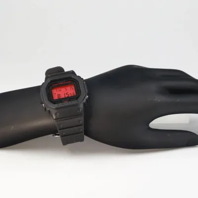 Casio DW-5600BBR-1E