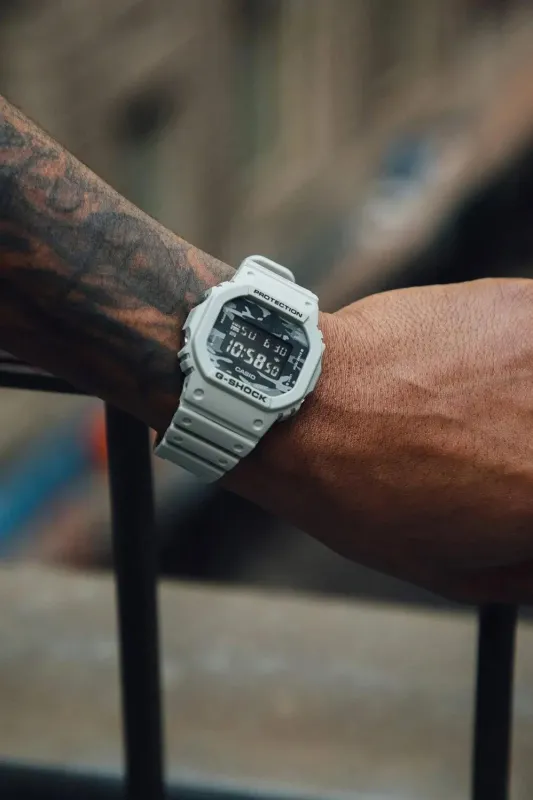 Casio DW-5600CA-8E
