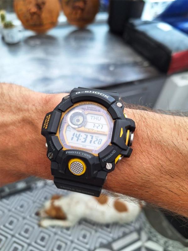 Casio GW-9400Y-1E