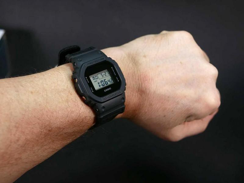 Наручные часы  Casio  G-Shock Casio DW-5600BCE-1E (фото 4)