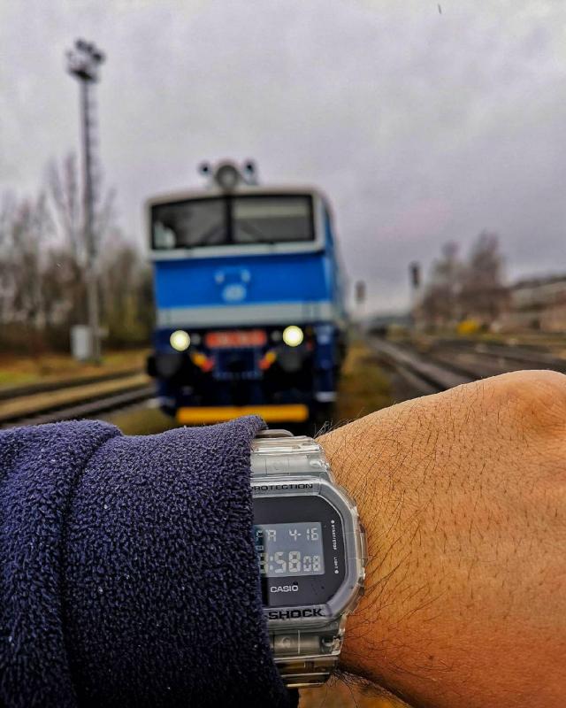 Наручные часы  Casio  G-Shock Casio DW-5600SKE-7E (фото 3)