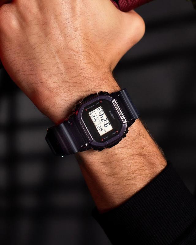 Наручные часы  Casio  G-Shock Casio DW-5600NNJ-2E (фото 3)